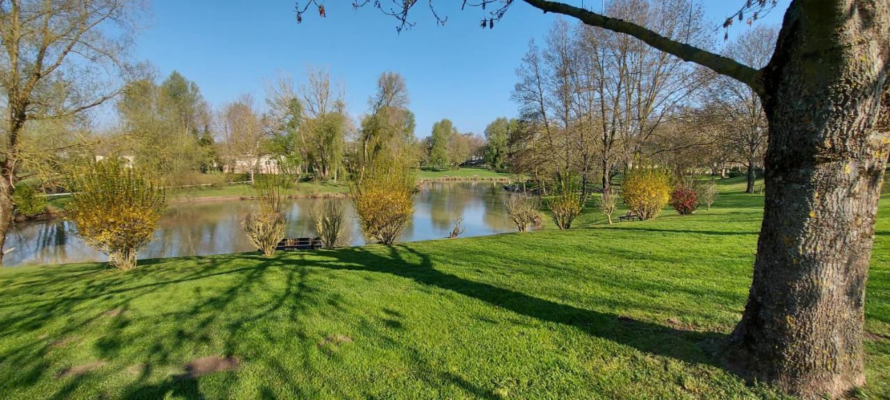 Апартаменты L'Amazonie - Roissy Cdg - Parc Asterix - Paris Moussy-le-Neuf Экстерьер фото